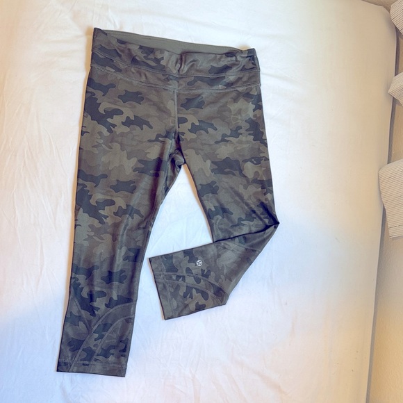 lululemon athletica Camouflage Leggings - Olive and Charcoal - Picture 1 of 4